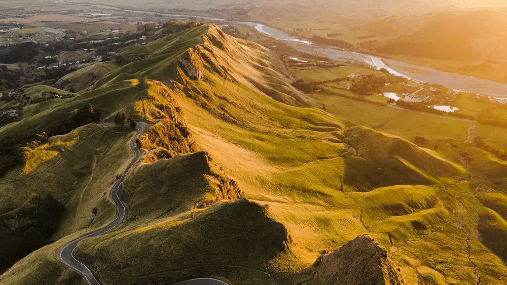 Un paysage de montagnes